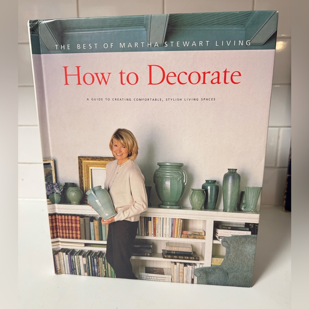 VTG Martha Stewart How to Decorate – Home Accents Book in Cream and Green
